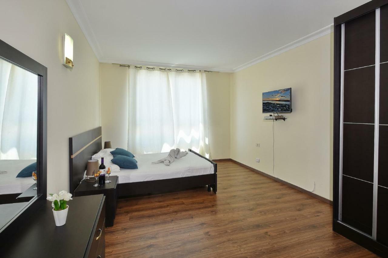 Laguna Beach Apartments Хайфа Екстер'єр фото