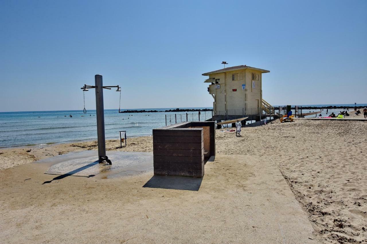 Laguna Beach Apartments Хайфа Екстер'єр фото